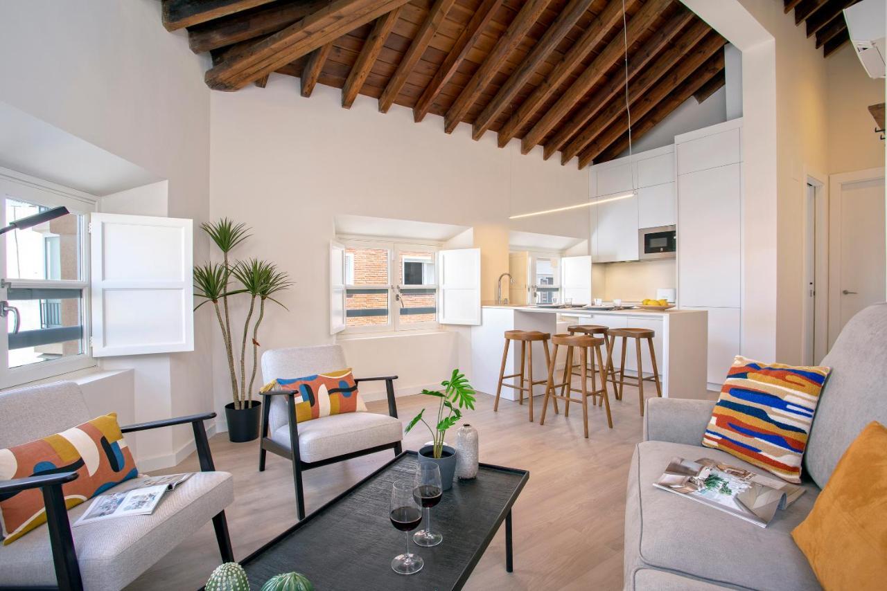 Apartamentos Thyssen Cisneros By Rent Me Малага Екстер'єр фото