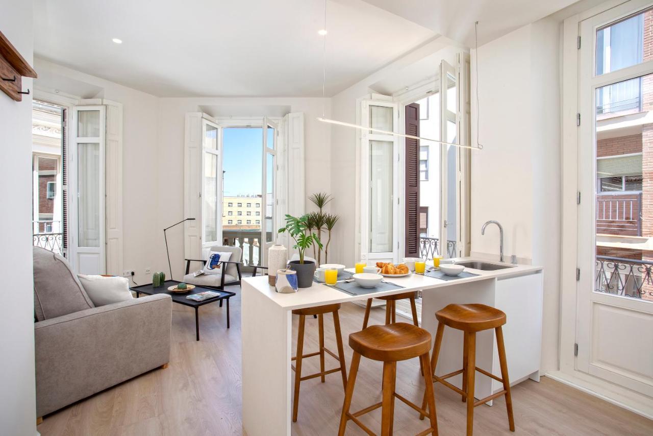 Apartamentos Thyssen Cisneros By Rent Me Малага Екстер'єр фото