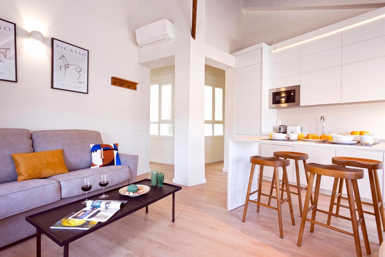 Apartamentos Thyssen Cisneros By Rent Me Малага Екстер'єр фото