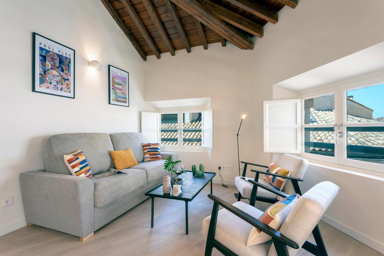 Apartamentos Thyssen Cisneros By Rent Me Малага Екстер'єр фото