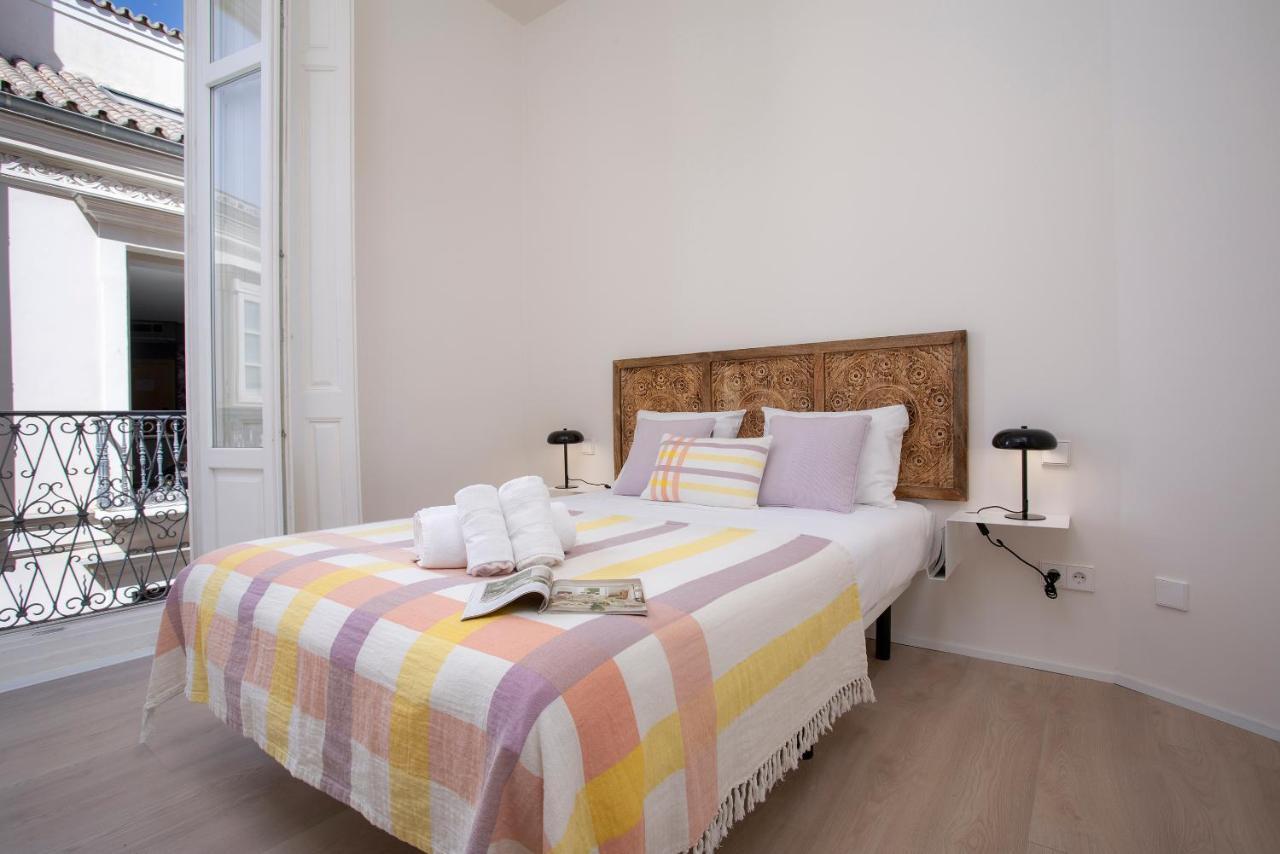 Apartamentos Thyssen Cisneros By Rent Me Малага Екстер'єр фото