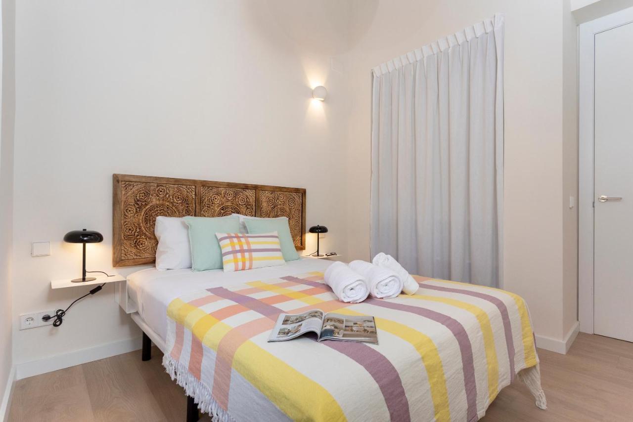 Apartamentos Thyssen Cisneros By Rent Me Малага Екстер'єр фото