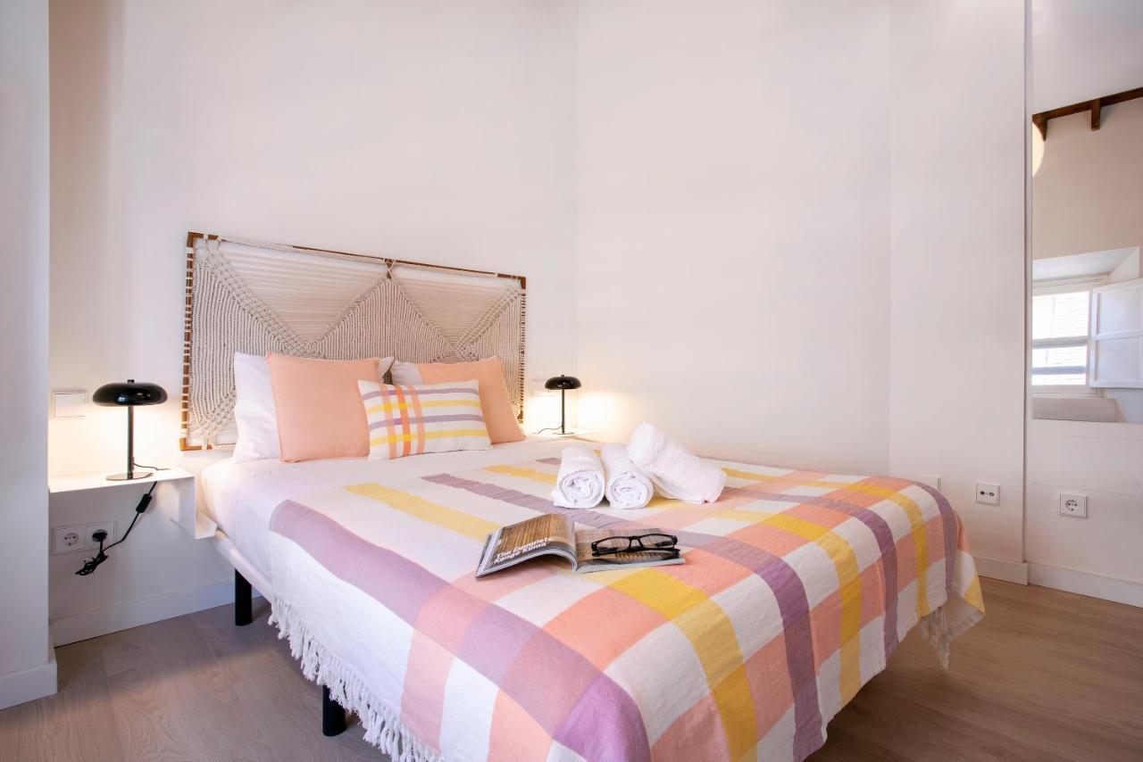 Apartamentos Thyssen Cisneros By Rent Me Малага Екстер'єр фото