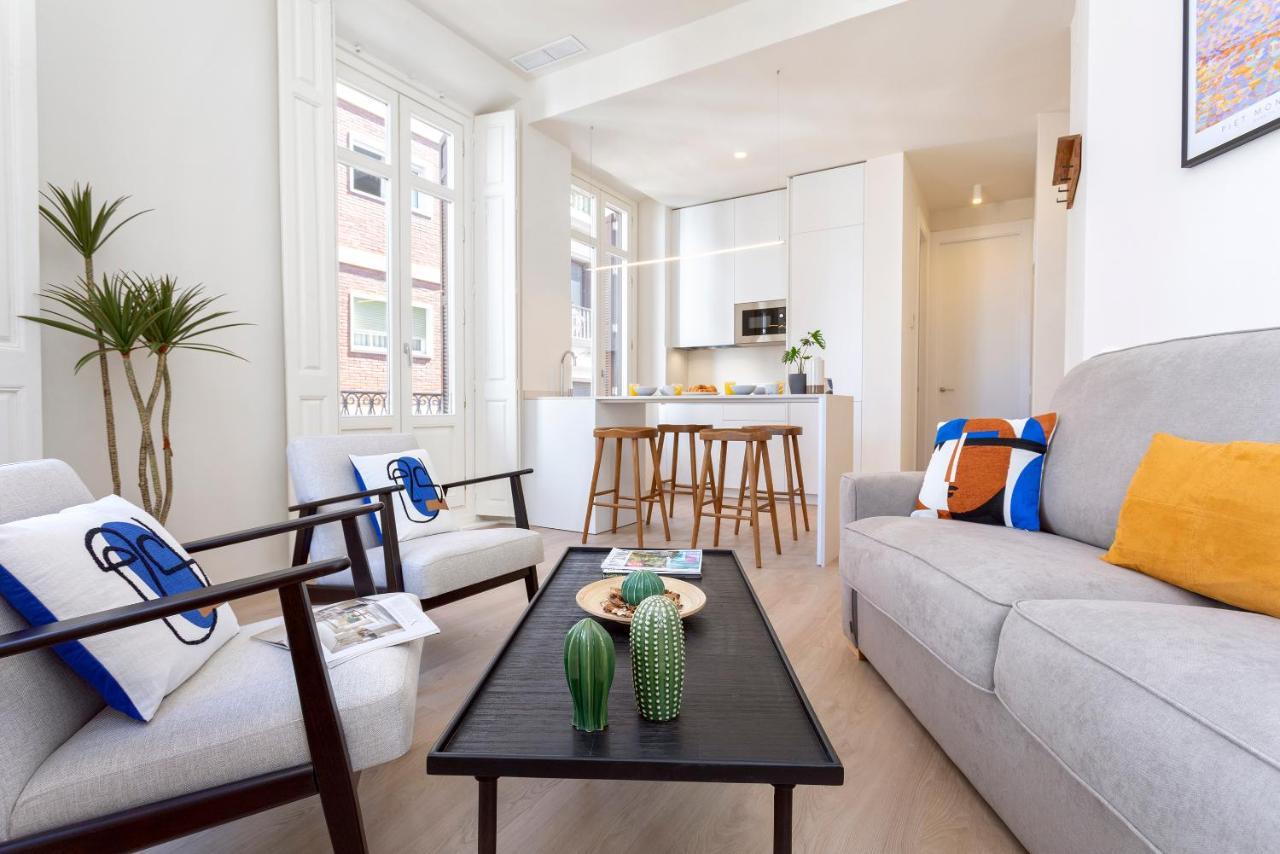 Apartamentos Thyssen Cisneros By Rent Me Малага Екстер'єр фото