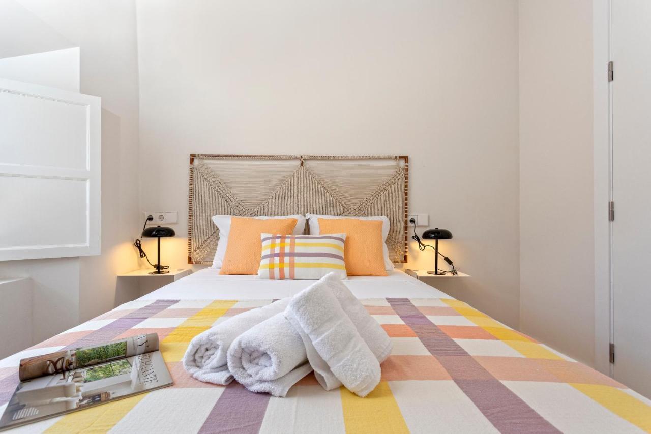 Apartamentos Thyssen Cisneros By Rent Me Малага Екстер'єр фото