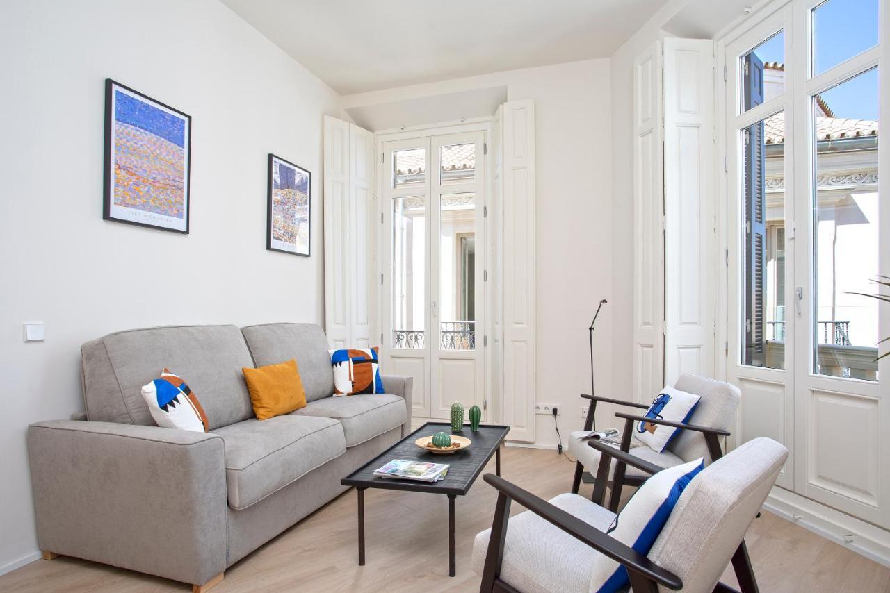 Apartamentos Thyssen Cisneros By Rent Me Малага Екстер'єр фото
