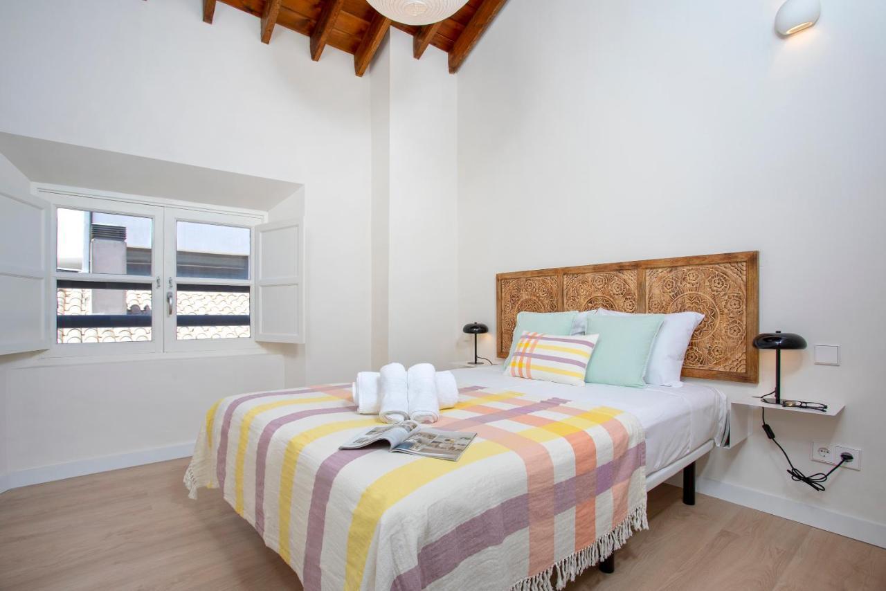 Apartamentos Thyssen Cisneros By Rent Me Малага Екстер'єр фото
