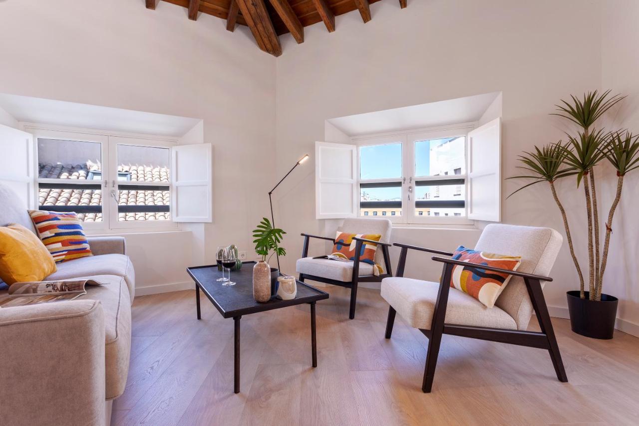 Apartamentos Thyssen Cisneros By Rent Me Малага Екстер'єр фото